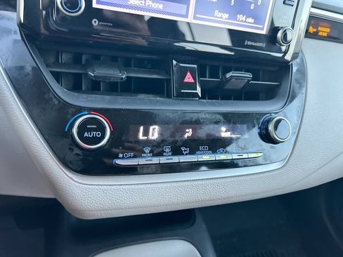 Used 2022 Toyota Corolla LE FWD image 23