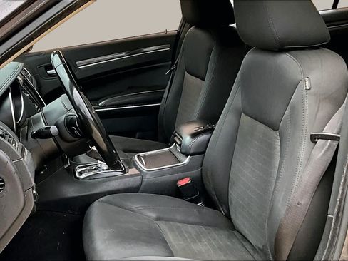 Used 2020 Chrysler 300 Touring w/ Sport Appearance Package RWD image 8