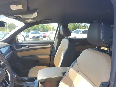 Certified 2023 Volkswagen Atlas Cross Sport SE w/ Black Wheel Package FWD image 23