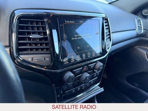 Certified 2022 Jeep Grand Cherokee Laredo X image 19