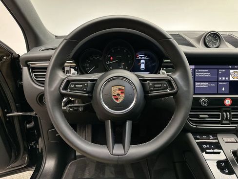 Used 2025 Porsche Macan image 18