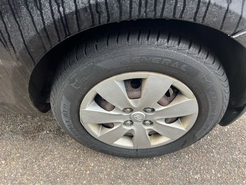 Used 2011 Hyundai Accent GS w/ Premium Pkg 3 image 12