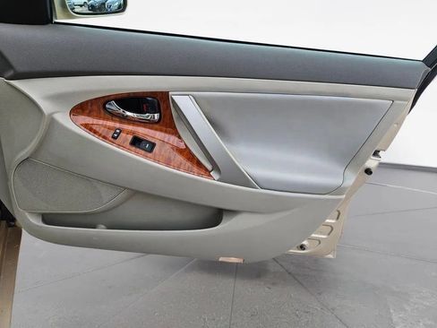 Used 2010 Toyota Camry XLE image 30