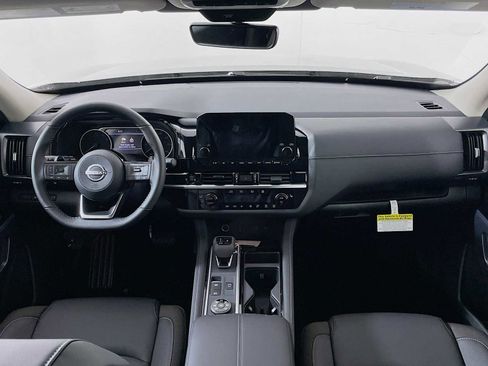 New 2025 Nissan Pathfinder SL image 3