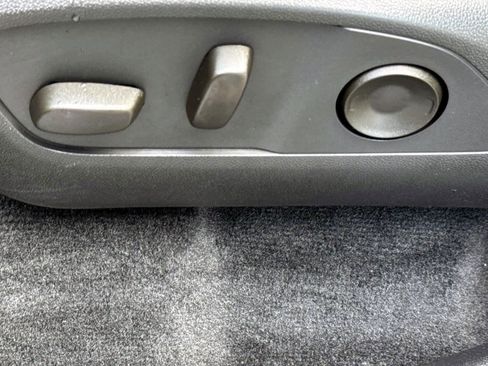 Used 2025 GMC Acadia Elevation image 15