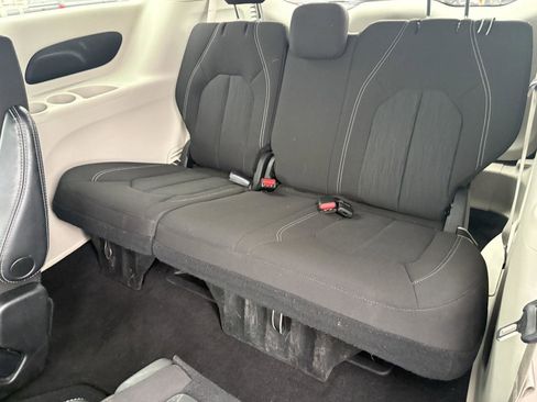 Used 2023 Chrysler Voyager LX FWD image 17