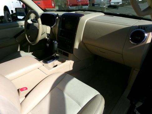 Used 2006 Ford Explorer Limited image 12