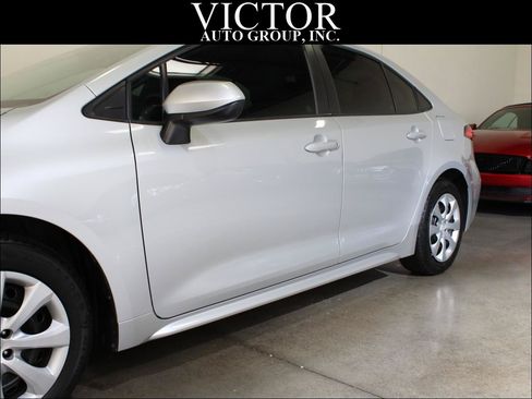 Used 2020 Toyota Corolla LE FWD image 6