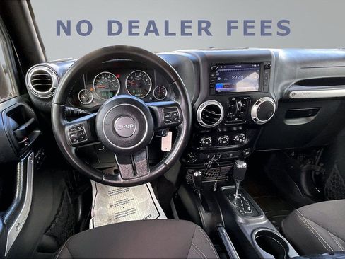 Used 2015 Jeep Wrangler Unlimited Sahara w/ Connectivity Group AWD/4WD image 8