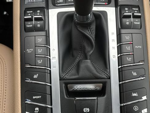 Used 2021 Porsche Macan AWD/4WD image 17