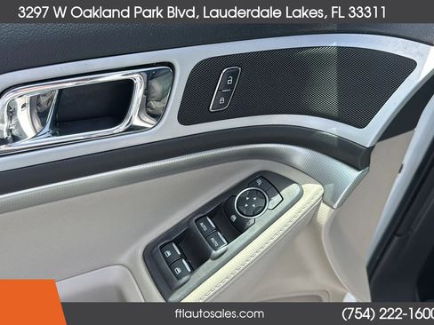 Used 2015 Ford Explorer XLT w/ Equipment Group 201B FWD image 18