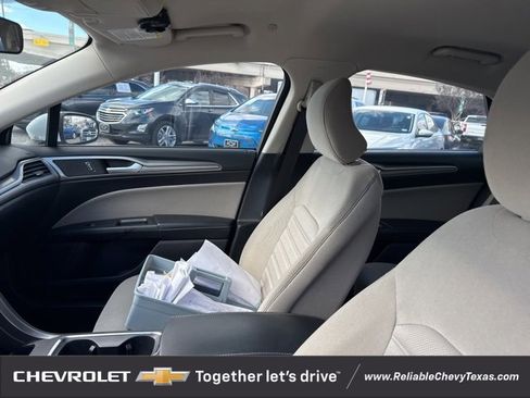 Used 2018 Ford Fusion S image 18