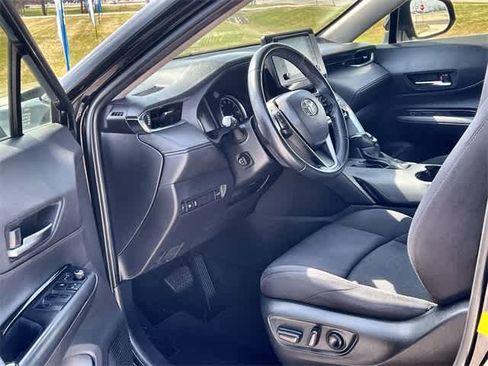 Used 2021 Toyota Venza LE w/ Carpet Mat Package (TMS) image 3