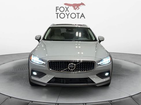 Used 2025 Volvo V60 B5 Cross Country Plus AWD/4WD image 9