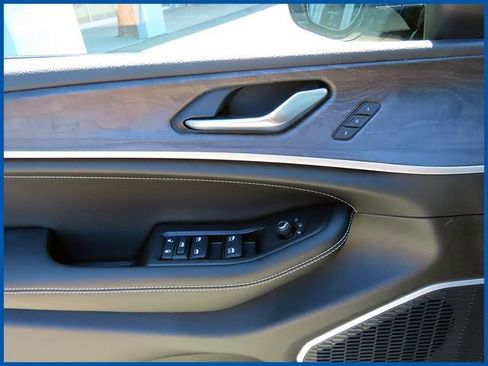 New 2026 Jeep Grand Cherokee Limited AWD/4WD image 12
