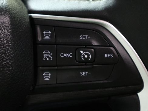 Used 2023 Jeep Grand Cherokee L Laredo image 30