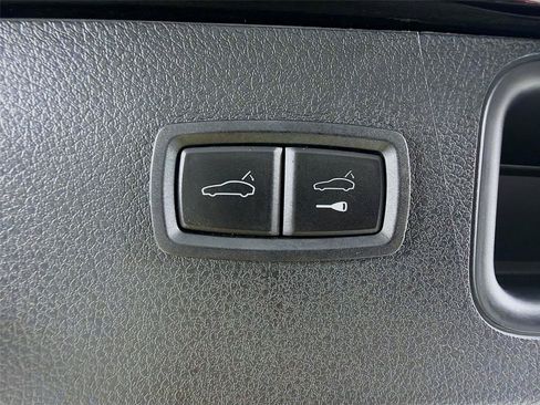 Certified 2023 Porsche Macan S AWD/4WD image 23