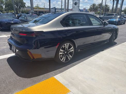 Used 2023 BMW i7 xDrive60 AWD/4WD image 10