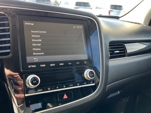 Used 2020 Mitsubishi Outlander SE image 42