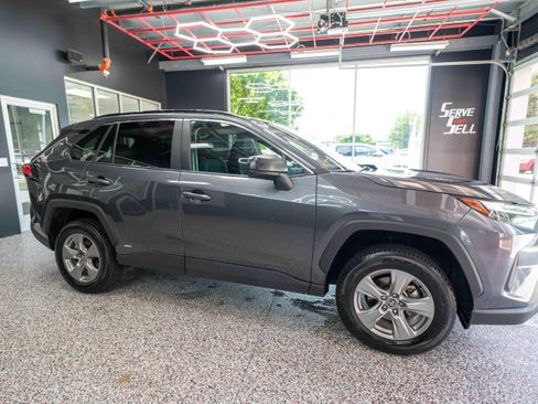 Used 2025 Toyota RAV4 LE AWD/4WD image 5