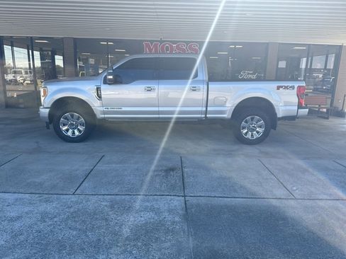 Used 2019 Ford F250 Platinum w/ Platinum Ultimate Package image 7