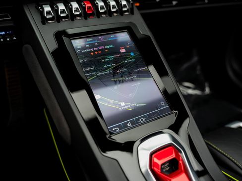 Used 2020 Lamborghini Huracan EVO RWD image 48
