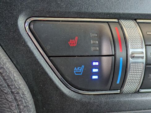 Used 2020 Ford Mustang Premium RWD image 23