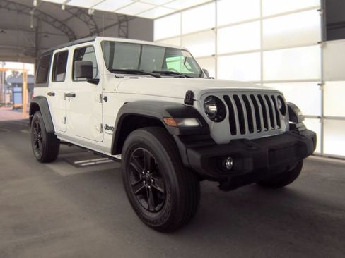 Used 2022 Jeep Wrangler Unlimited Sport AWD/4WD image 3