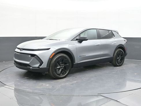 New 2026 Chevrolet Equinox EV LT image 3