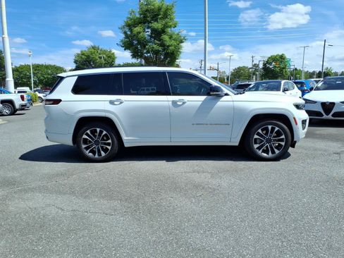 Used 2023 Jeep Grand Cherokee L Overland AWD/4WD image 11