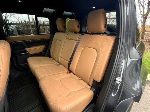 Used 2025 Land Rover Defender 110 S image 20