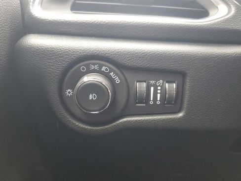 New 2026 Chrysler Pacifica Limited image 33