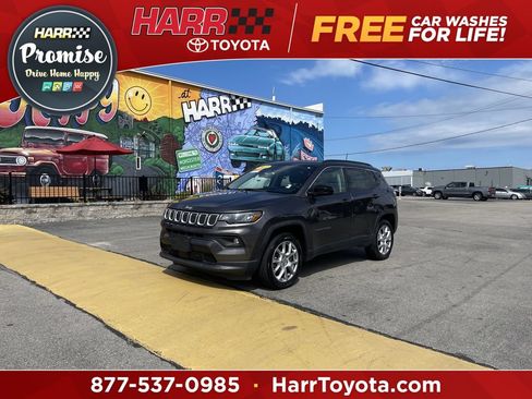 Used 2022 Jeep Compass Latitude AWD/4WD image 1