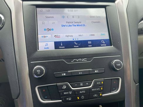 Used 2020 Ford Fusion SE w/ Fleet SE Value Package FWD image 8