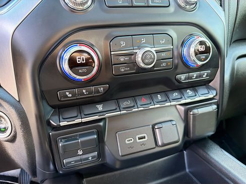 Used 2022 GMC Sierra 2500 SLT image 32