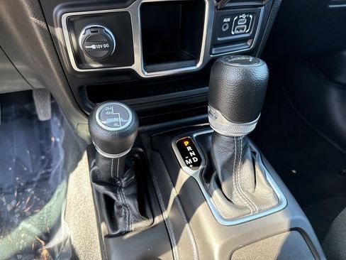 Used 2024 Jeep Gladiator Sport image 31