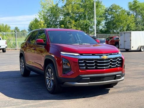 Used 2026 Chevrolet Equinox LT FWD image 3