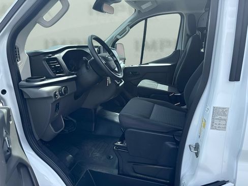 Used 2025 Ford Transit 250 Low Roof RWD image 5