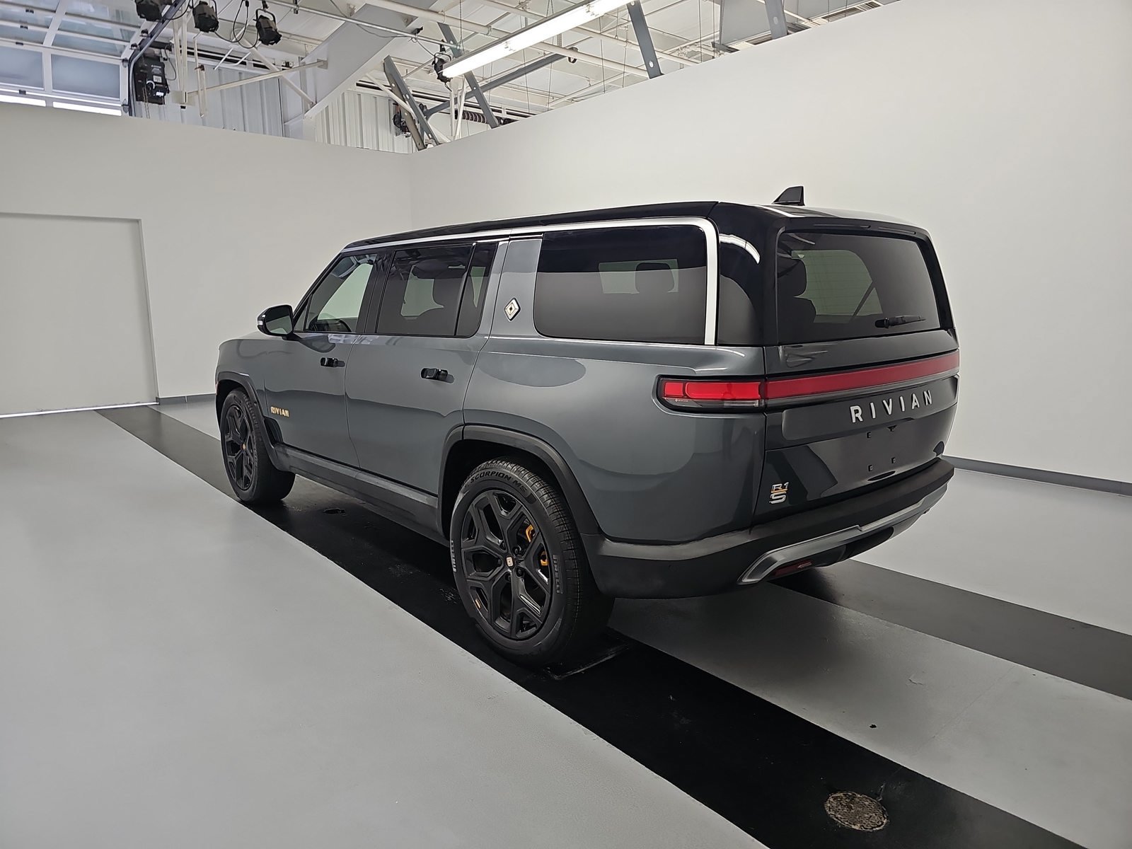 Used 2024 Rivian R1S Adventure Quad AWD/4WD image 3