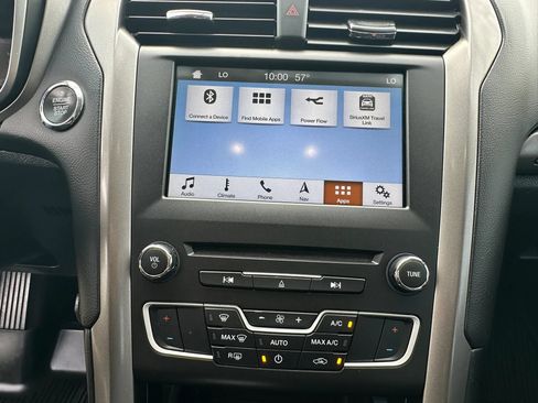 Used 2018 Ford Fusion SE FWD image 23
