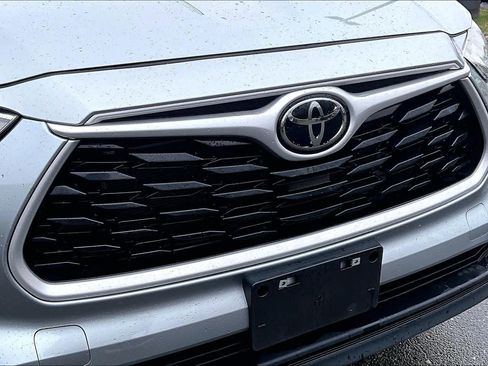 Certified 2024 Toyota Highlander LE AWD/4WD image 30