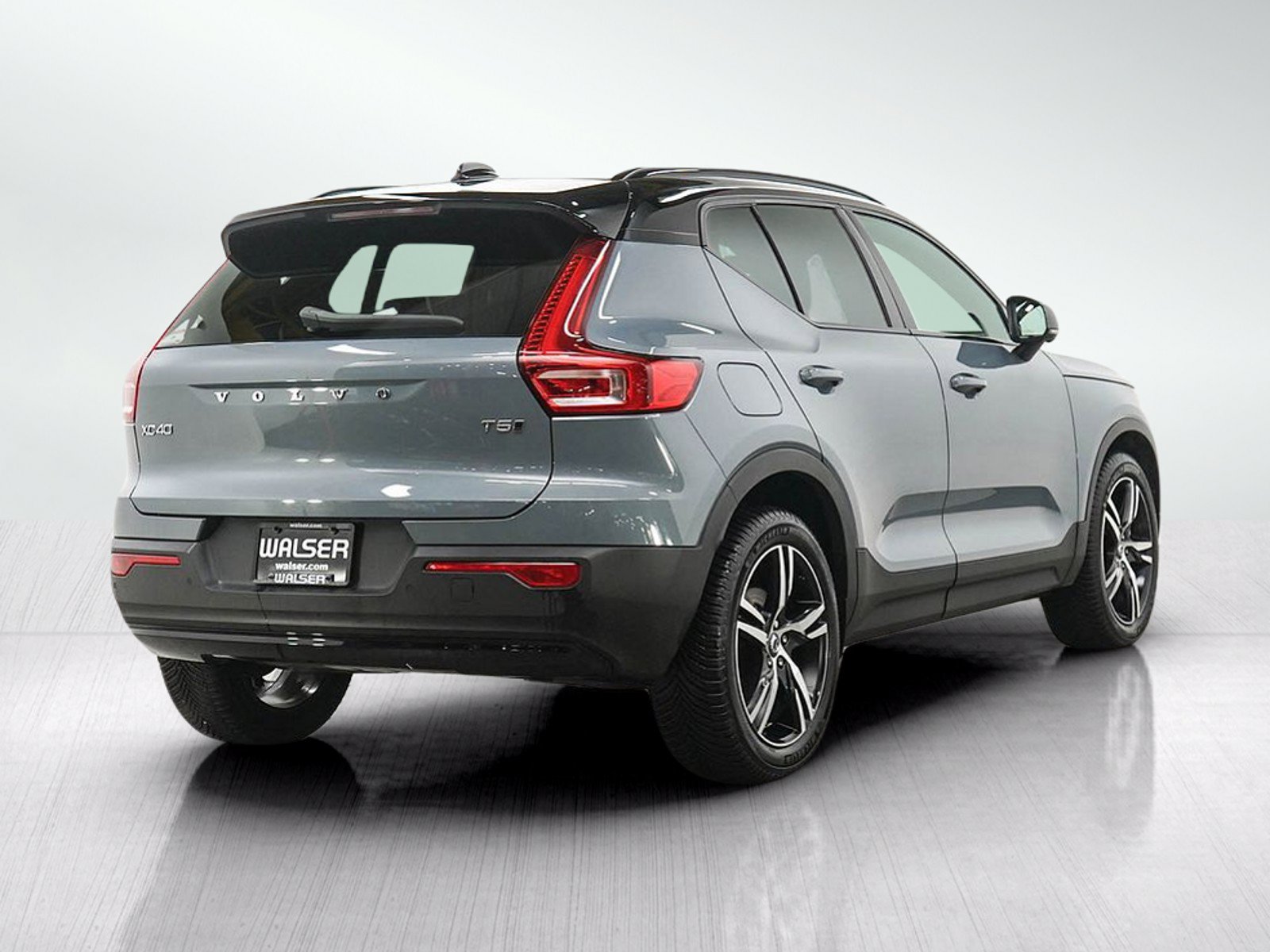 Used 2022 Volvo XC40 T5 R-Design AWD/4WD image 5