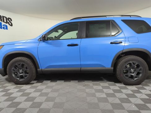 New 2025 Honda Pilot TrailSport image 2