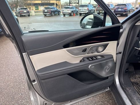 Used 2024 Lincoln Nautilus Reserve w/ Equipment Group 203A image 9