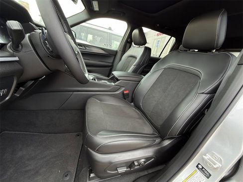 New 2025 Jeep Grand Cherokee L Altitude image 19