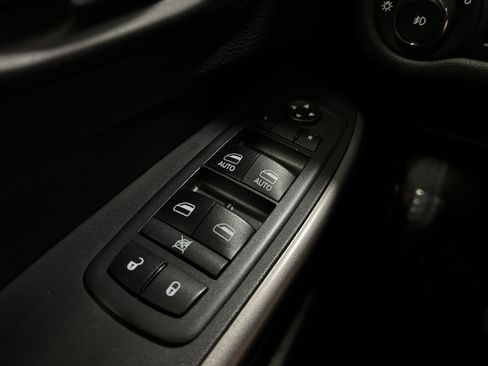 Used 2019 Jeep Cherokee Limited w/ Luxury Group AWD/4WD image 27