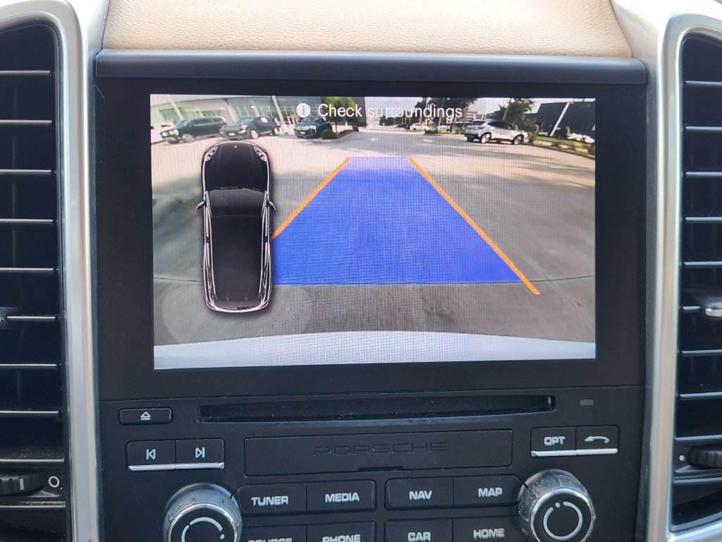 Used 2017 Porsche Cayenne AWD/4WD image 18