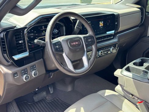 Used 2022 GMC Sierra 1500 SLT w/ X31 Off-Road Package AWD/4WD image 19