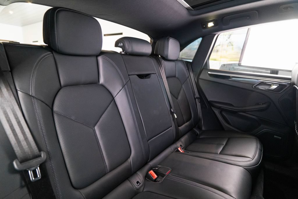 Certified 2024 Porsche Macan S AWD/4WD image 38