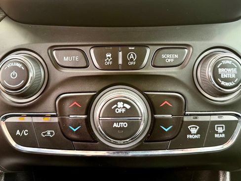 Used 2020 Jeep Cherokee Limited AWD/4WD image 33